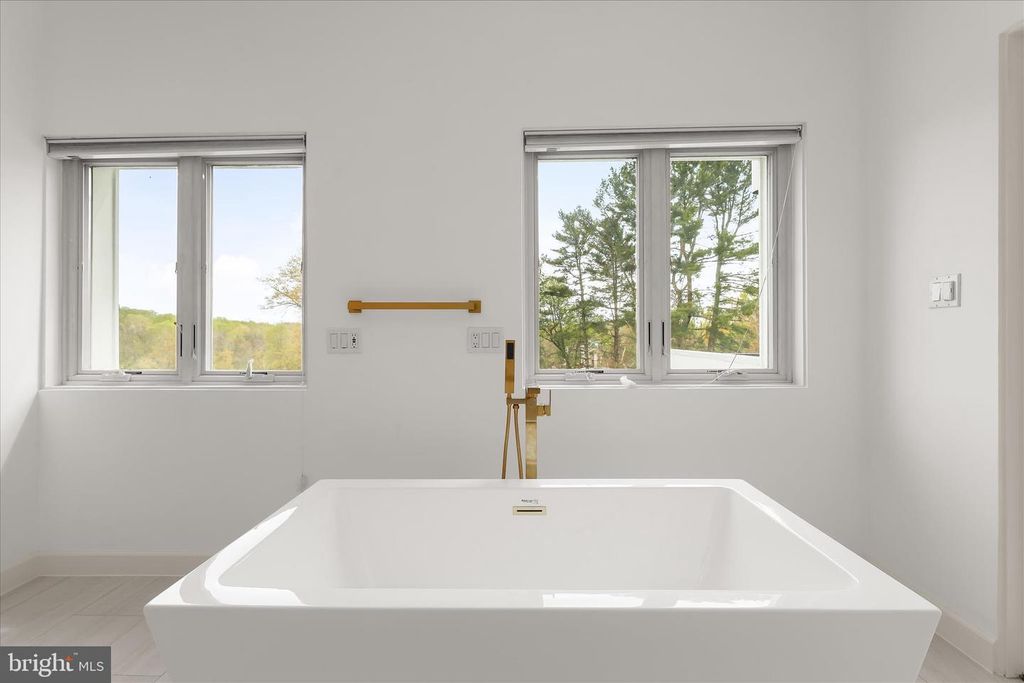 Image 65 of property listing at 11802 FARSIDE RD, Ellicott City, MD 21042