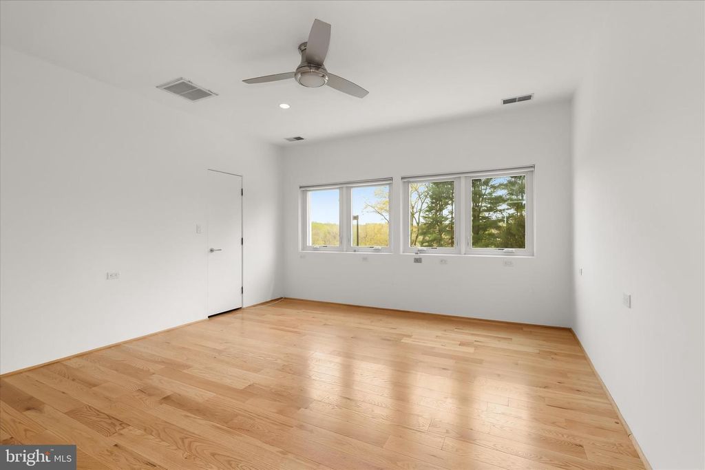 Image 68 of property listing at 11802 FARSIDE RD, Ellicott City, MD 21042