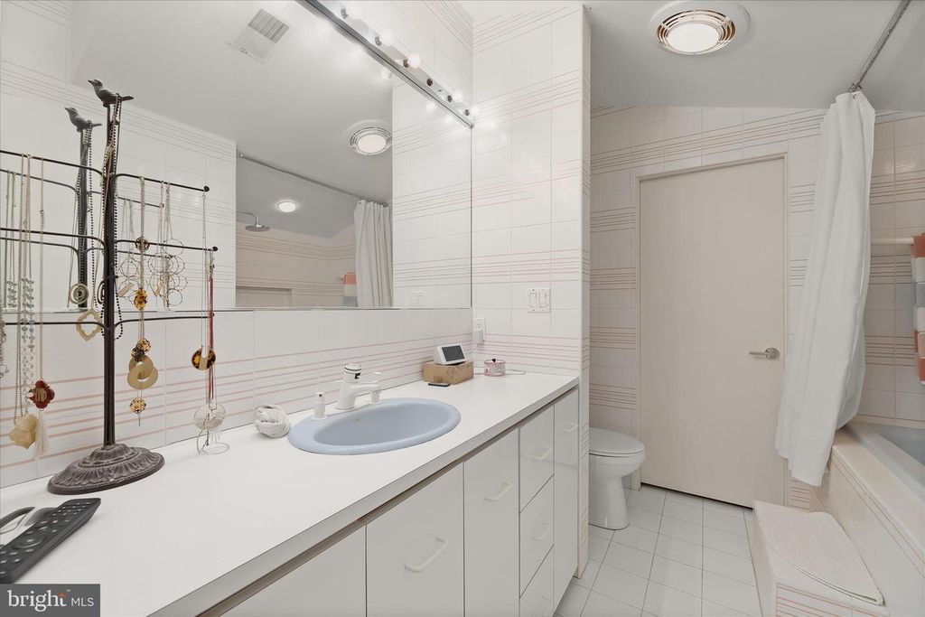 Image 74 of property listing at 11802 FARSIDE RD, Ellicott City, MD 21042