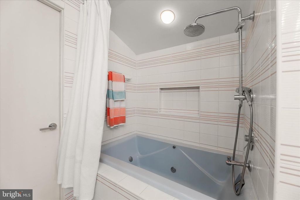 Image 75 of property listing at 11802 FARSIDE RD, Ellicott City, MD 21042