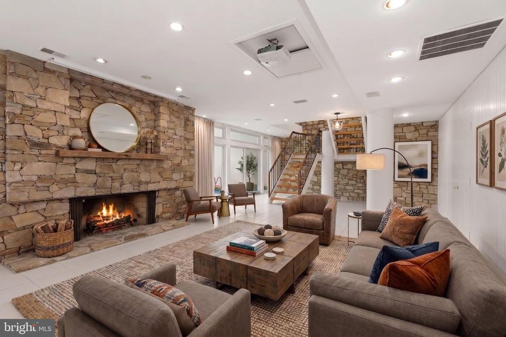 Image 81 of property listing at 11802 FARSIDE RD, Ellicott City, MD 21042