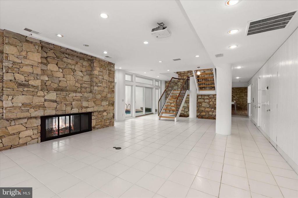 Image 84 of property listing at 11802 FARSIDE RD, Ellicott City, MD 21042