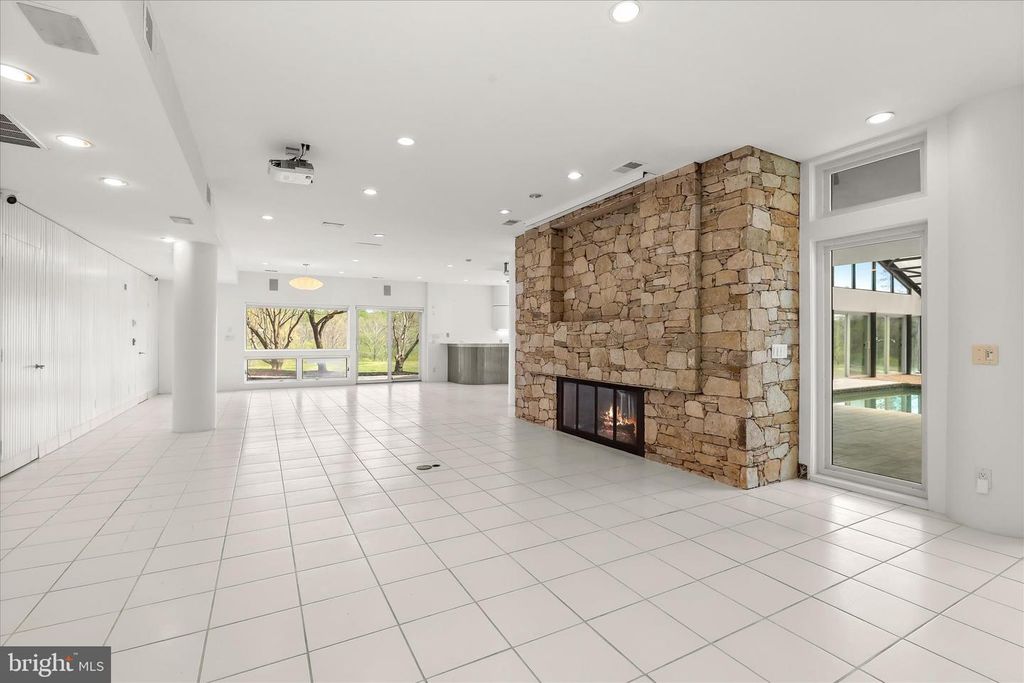 Image 91 of property listing at 11802 FARSIDE RD, Ellicott City, MD 21042