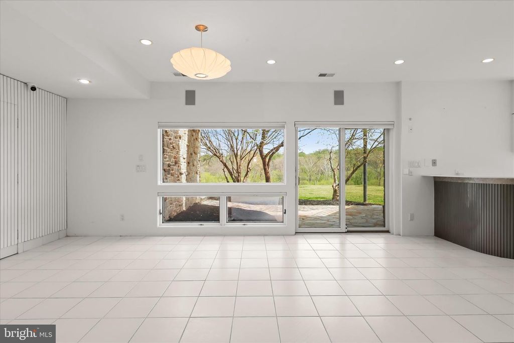 Image 92 of property listing at 11802 FARSIDE RD, Ellicott City, MD 21042