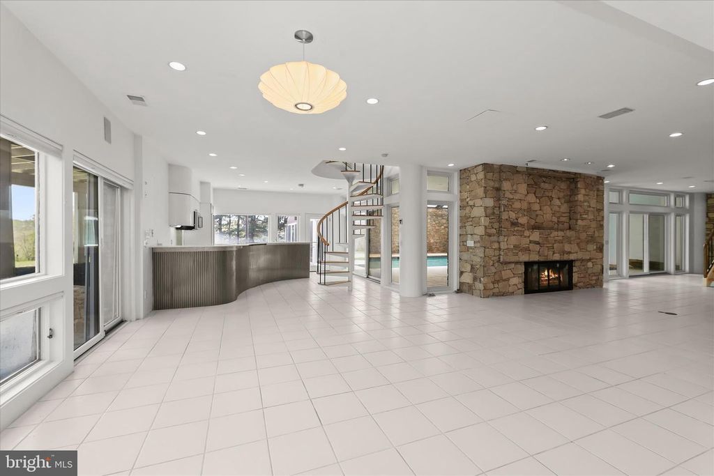 Image 93 of property listing at 11802 FARSIDE RD, Ellicott City, MD 21042