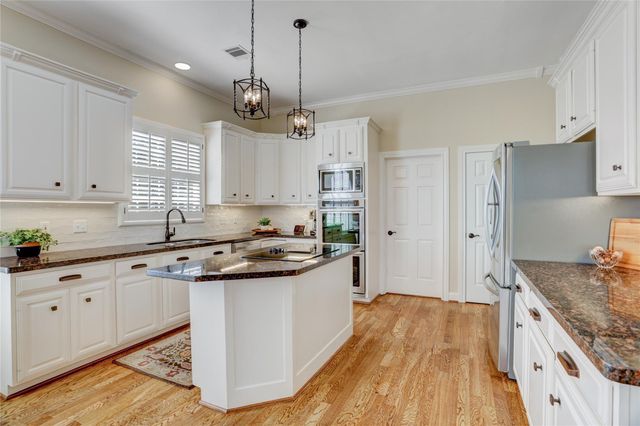 51 Dartmoor Court, Sugar Land, TX 77479