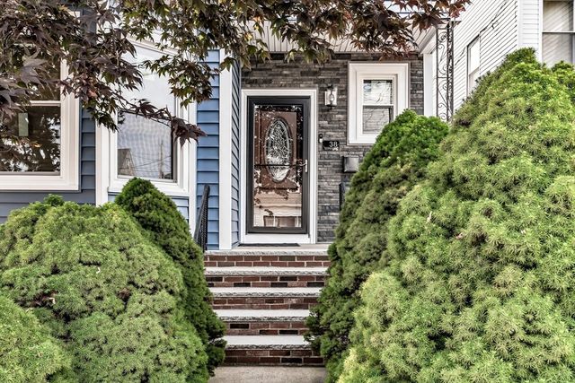 38 Barrett St, Revere, MA 02151