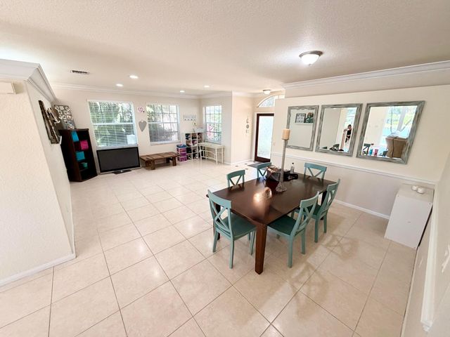 7762 Oak Grove Circle, Lake Worth, FL 33467