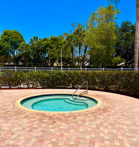 7762 Oak Grove Circle, Lake Worth, FL 33467