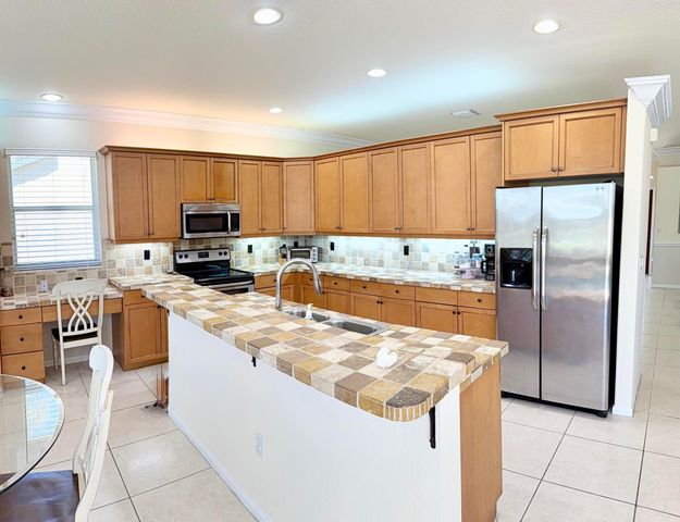 7762 Oak Grove Circle, Lake Worth, FL 33467