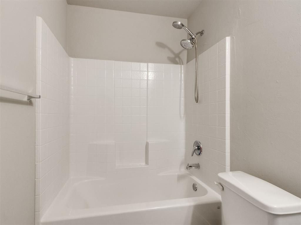 Image 12 of property listing at 626 Audrey Drive, Tuttle, OK 73089