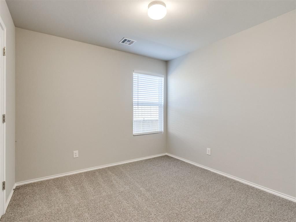 Image 13 of property listing at 626 Audrey Drive, Tuttle, OK 73089