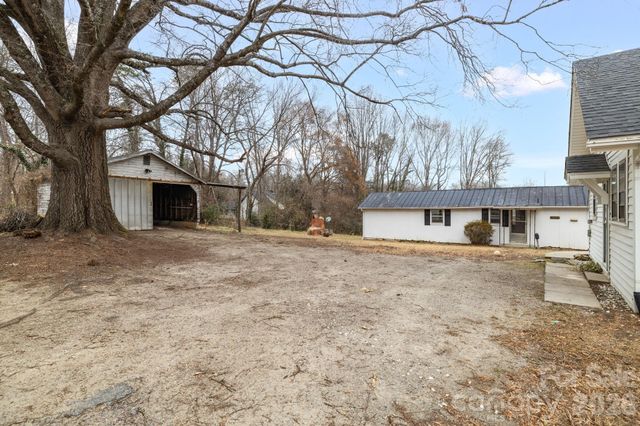 1820 S Park Drive, Reidsville, NC 27320