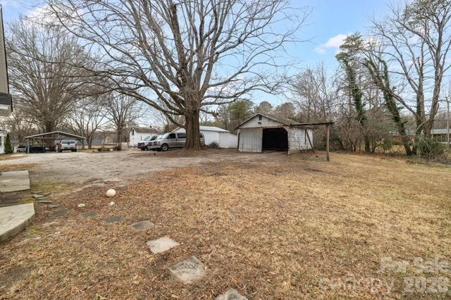 1820 S Park Drive, Reidsville, NC 27320
