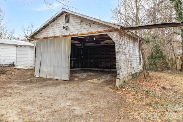 1820 S Park Drive, Reidsville, NC 27320