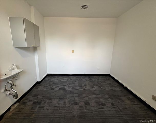 86-35 Queens Blvd 1D, Elmhurst, NY 11373