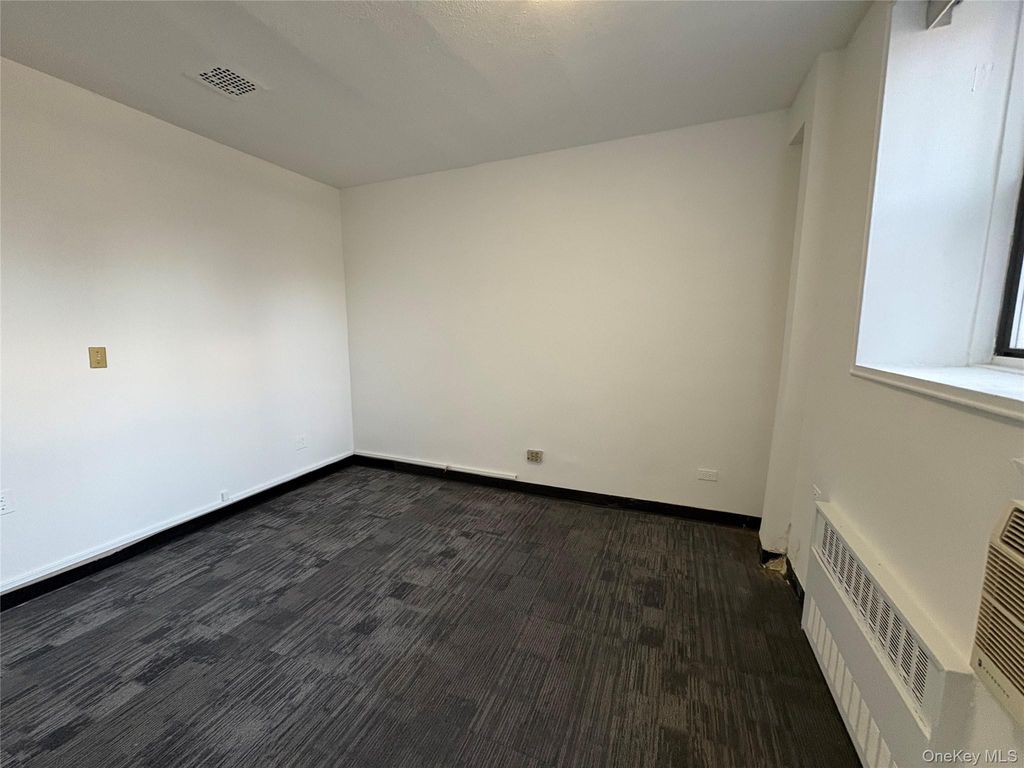 86-35 Queens Blvd 1D, Elmhurst, NY 11373