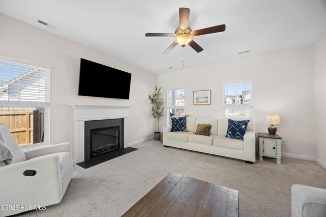 406 Silverstone Place, Hubert, NC 28539