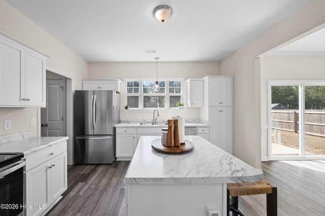 406 Silverstone Place, Hubert, NC 28539