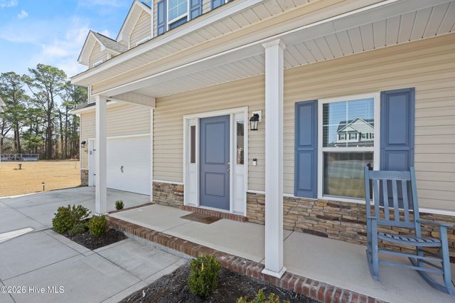 406 Silverstone Place, Hubert, NC 28539