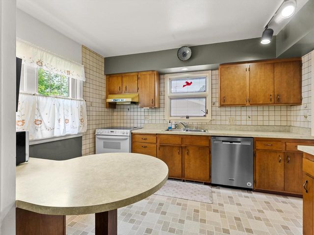 1123 North AVENUE, Sheboygan, WI 53083