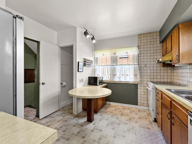 1123 North AVENUE, Sheboygan, WI 53083