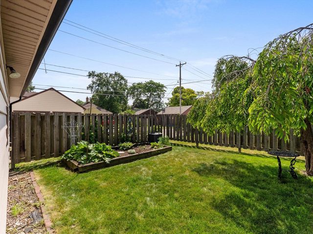 1123 North AVENUE, Sheboygan, WI 53083