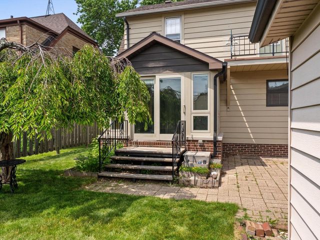 1123 North AVENUE, Sheboygan, WI 53083