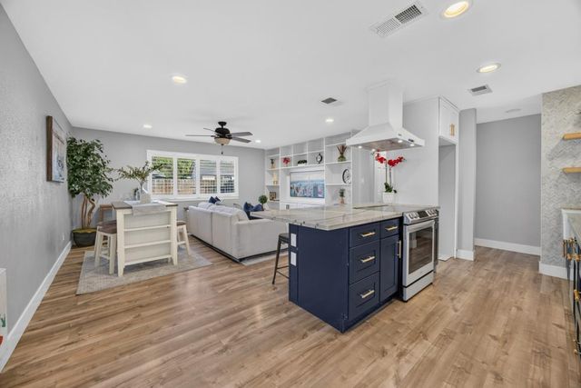 9325 Terra Linda Dr, Elk Grove, CA 95624