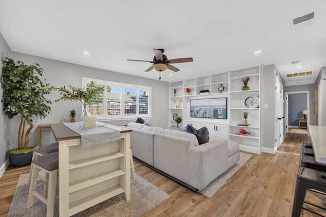 9325 Terra Linda Dr, Elk Grove, CA 95624