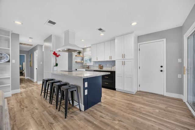 9325 Terra Linda Dr, Elk Grove, CA 95624