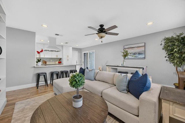 9325 Terra Linda Dr, Elk Grove, CA 95624