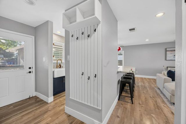 9325 Terra Linda Dr, Elk Grove, CA 95624