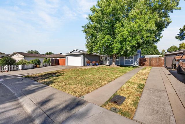 9325 Terra Linda Dr, Elk Grove, CA 95624