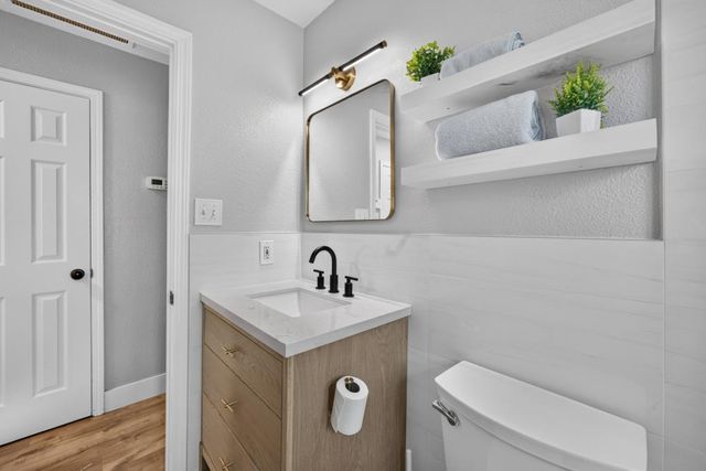 9325 Terra Linda Dr, Elk Grove, CA 95624