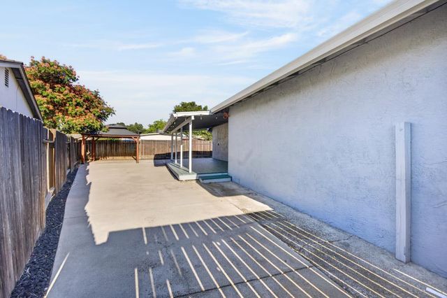 9325 Terra Linda Dr, Elk Grove, CA 95624