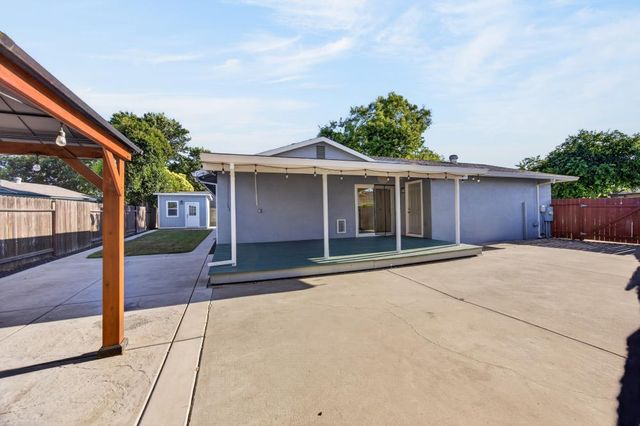 9325 Terra Linda Dr, Elk Grove, CA 95624