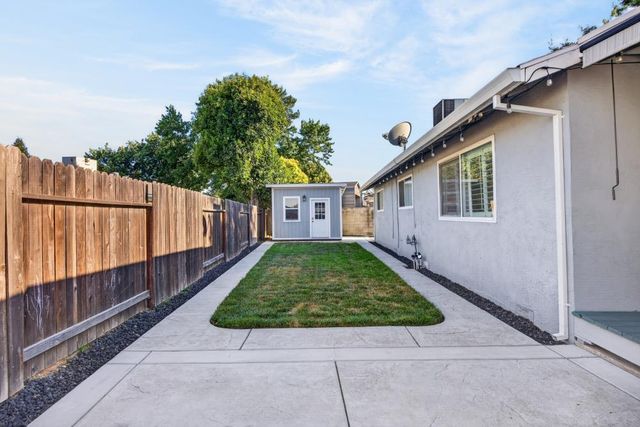 9325 Terra Linda Dr, Elk Grove, CA 95624