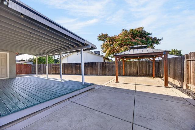 9325 Terra Linda Dr, Elk Grove, CA 95624
