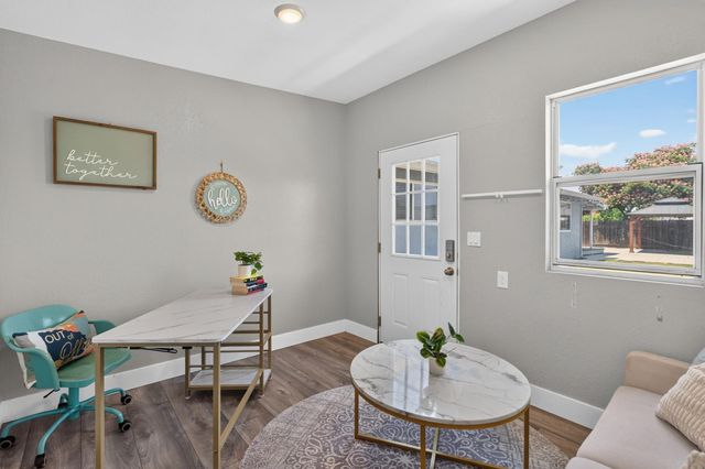 9325 Terra Linda Dr, Elk Grove, CA 95624