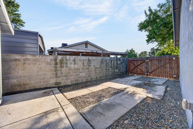 9325 Terra Linda Dr, Elk Grove, CA 95624