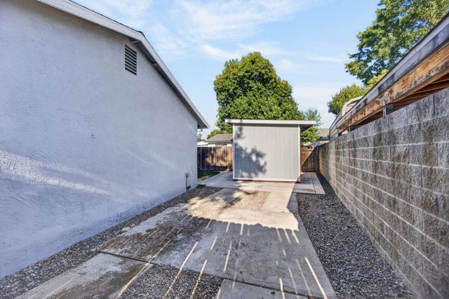 9325 Terra Linda Dr, Elk Grove, CA 95624