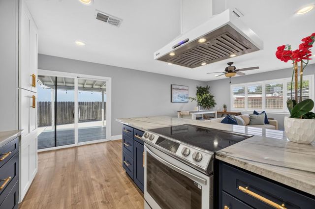 9325 Terra Linda Dr, Elk Grove, CA 95624