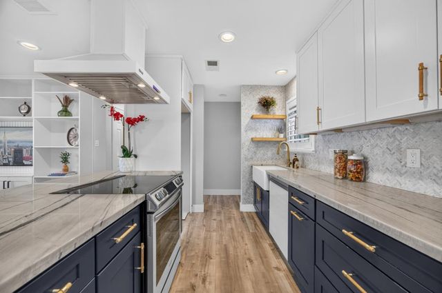 9325 Terra Linda Dr, Elk Grove, CA 95624
