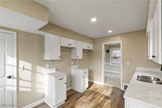 2577 Hawthorne Road, Cuyahoga Falls, OH 44221