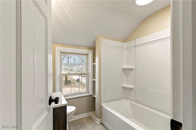 2577 Hawthorne Road, Cuyahoga Falls, OH 44221