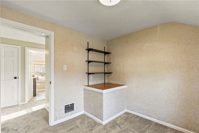 2577 Hawthorne Road, Cuyahoga Falls, OH 44221