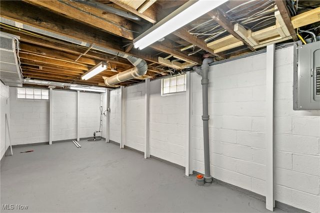 2577 Hawthorne Road, Cuyahoga Falls, OH 44221