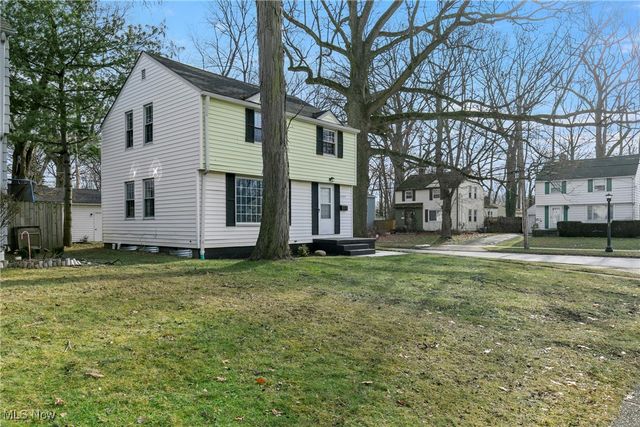 2577 Hawthorne Road, Cuyahoga Falls, OH 44221