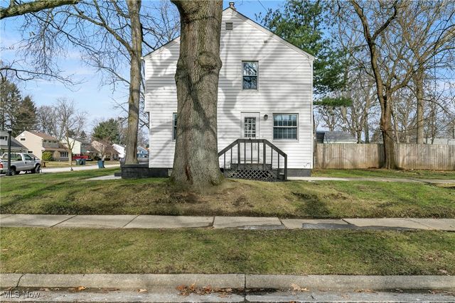 2577 Hawthorne Road, Cuyahoga Falls, OH 44221